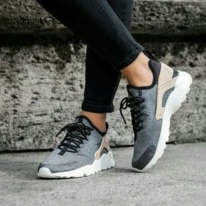 Nike Air Huarache Ultra SE grey/vachetta tan